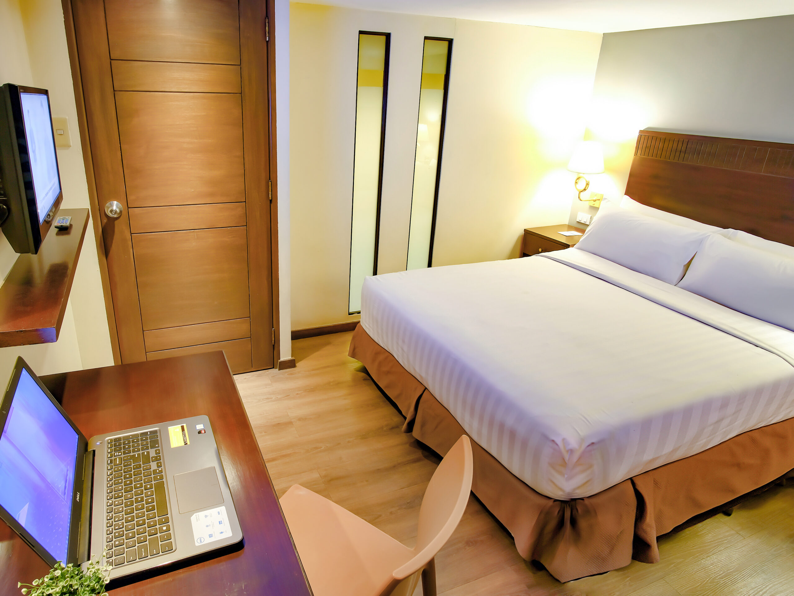 Kalayaan: Deluxe Family